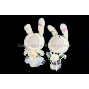 [love-24b] คู่รักกระต่ายครีมช่อดอกไม้
